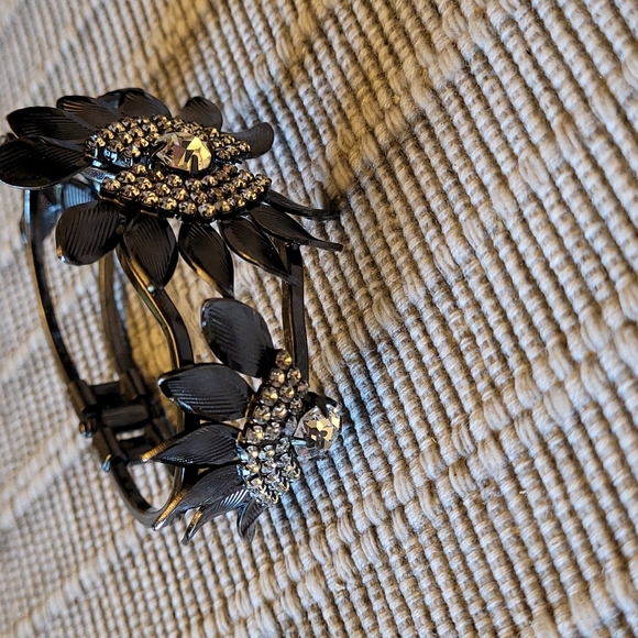 Beautiful Rhinestone Gunmetal Toned Cuff Bracelet - Picture 5 of 8